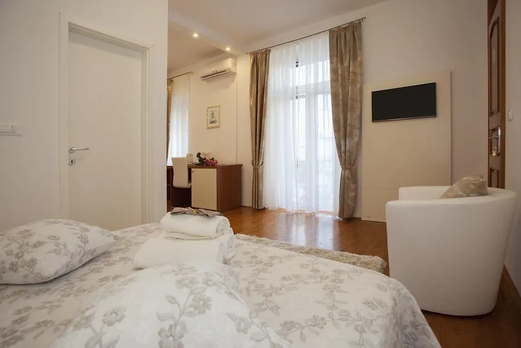 Luxury Rooms Duje Split 4*,